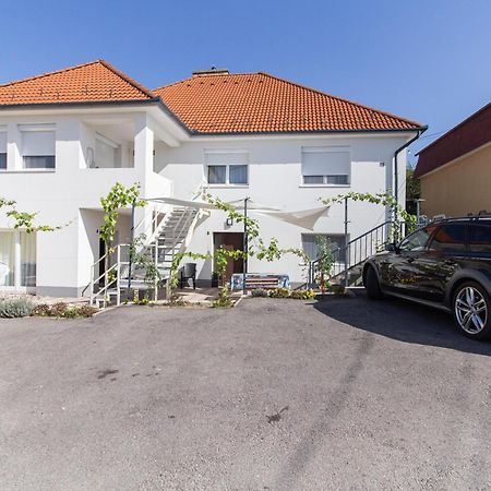 Deli Terasz A Apartman Free Parking, Self-Check-In Anytime Дьёр Экстерьер фото