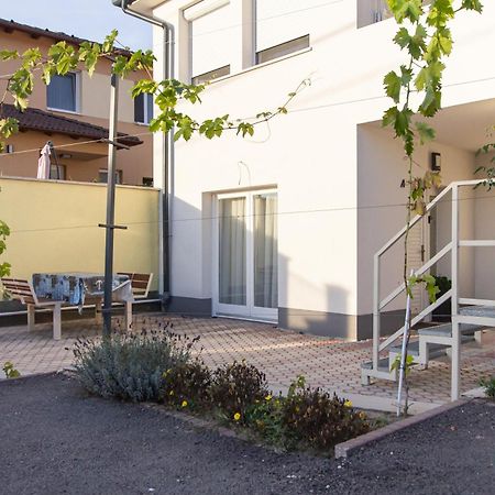 Deli Terasz A Apartman Free Parking, Self-Check-In Anytime Дьёр Экстерьер фото