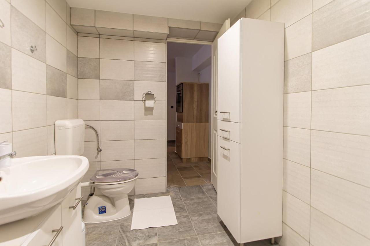 Deli Terasz A Apartman Free Parking, Self-Check-In Anytime Дьёр Экстерьер фото