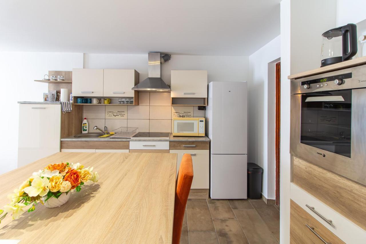 Deli Terasz A Apartman Free Parking, Self-Check-In Anytime Дьёр Экстерьер фото