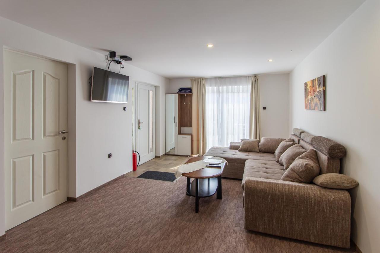 Deli Terasz A Apartman Free Parking, Self-Check-In Anytime Дьёр Экстерьер фото