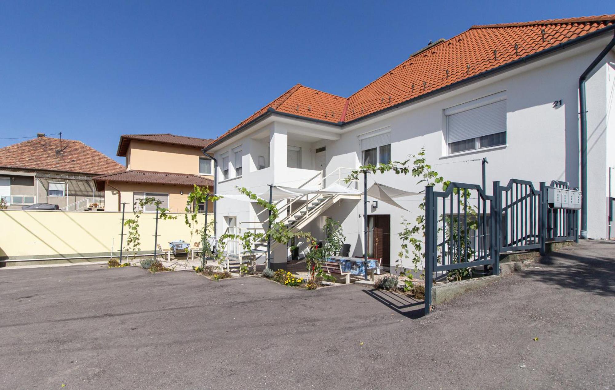 Deli Terasz A Apartman Free Parking, Self-Check-In Anytime Дьёр Экстерьер фото